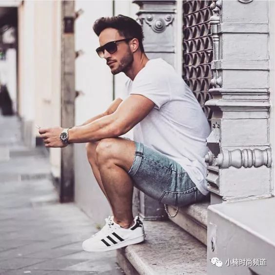 男士夏季牛仔裤穿搭技巧,牛仔裤穿搭男士夏季高级感