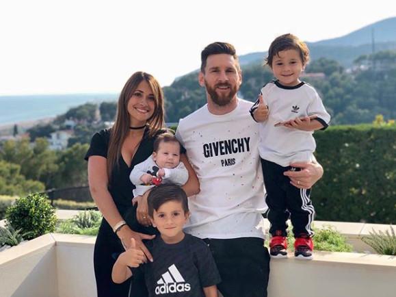 所有荣耀,所有荣耀比不过安东内拉