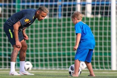 世界杯c罗内马尔梅西,世界杯巨星内马尔梅西c罗