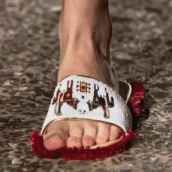 露趾半拖鞋夏日懒人凉拖,无跟洋气时髦拖鞋