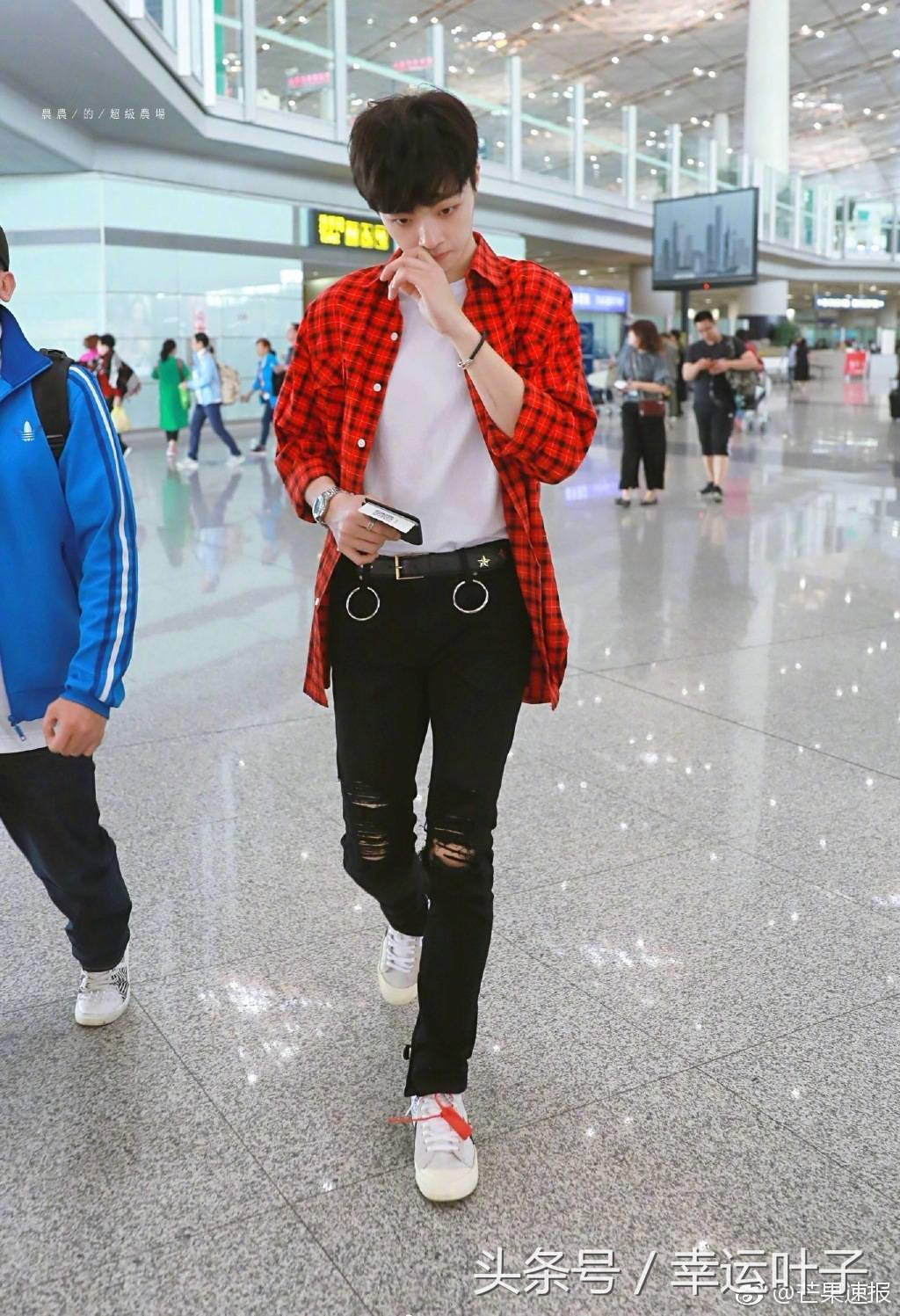 蔡徐坤陈立农鞋,蔡徐坤陈立农偶像练习生位置测评