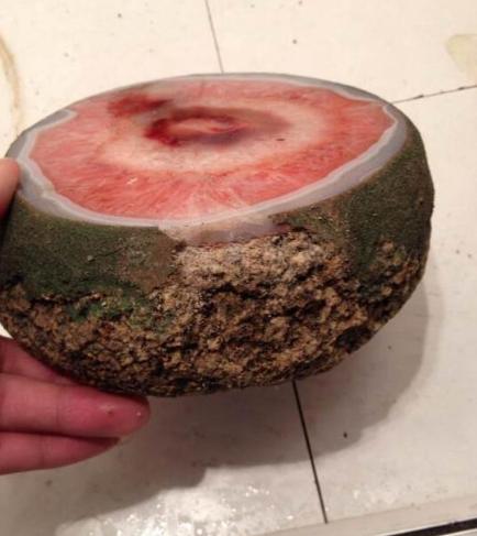 红玛瑙不小心打碎了一颗会怎样,玛瑙摔了一下里面有气泡正常吗