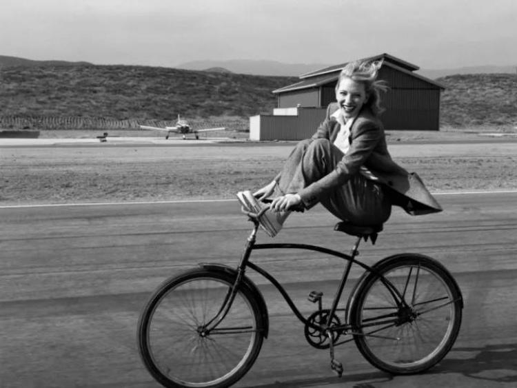 背的高颜值单肩包,背单肩包的女生视频