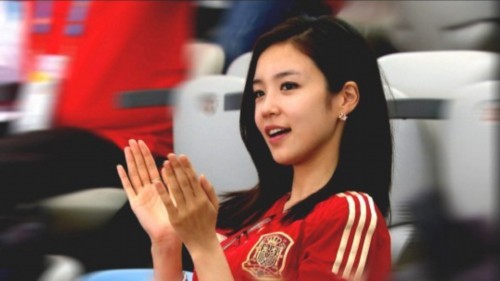 世界杯不光能看球，还能看到各国的美女，难怪男人都喜欢看球！