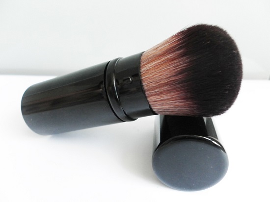 撩人化妆刷正确用法,化妆刷的正确方法和技巧