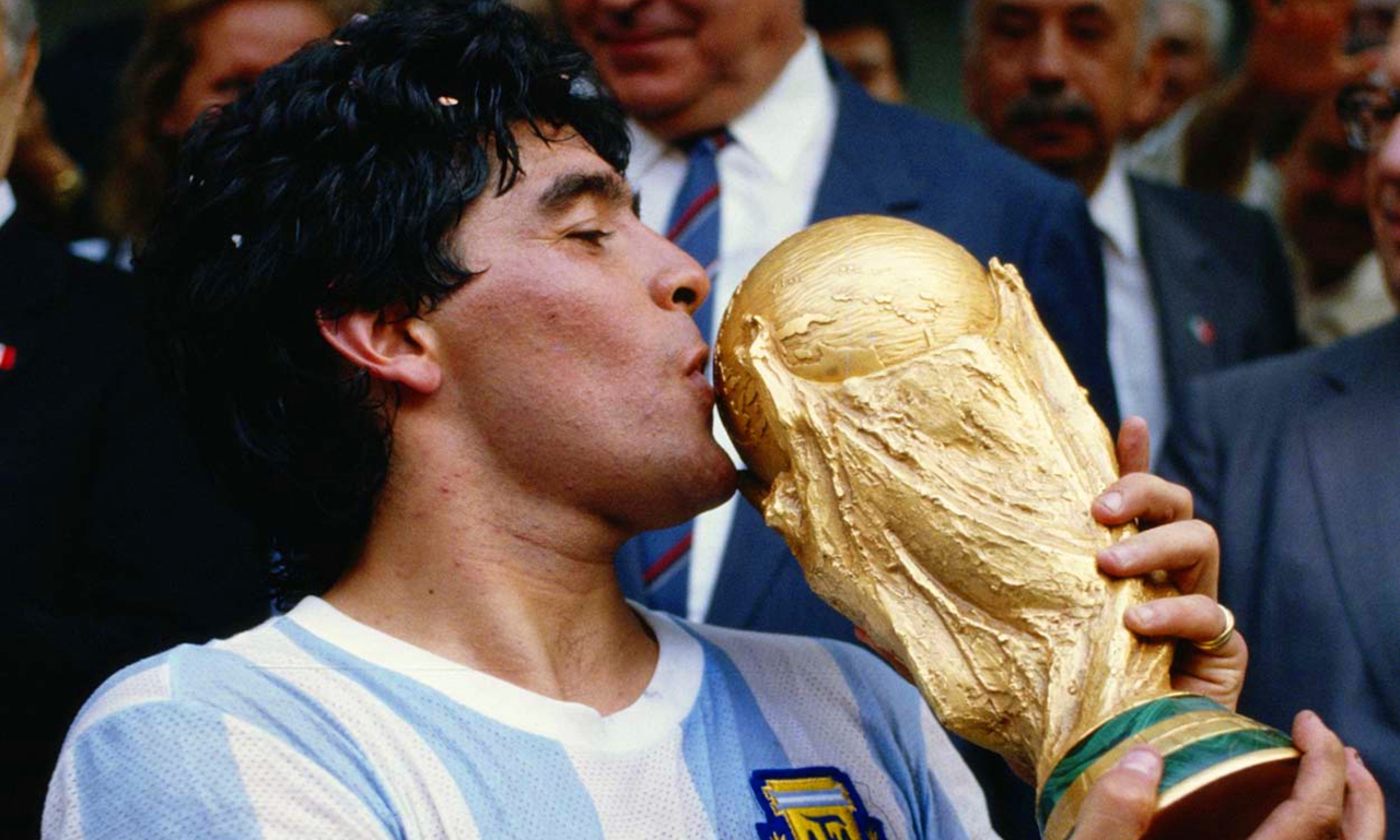 80年代球王马拉多纳,马拉多纳90后女友奥利娃