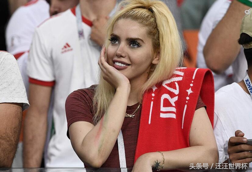 2018世界杯进行时：现场美女球迷图鉴，你更喜欢哪一个？