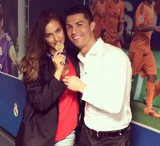 想不到总裁C罗输给了这个男人！其交往5年的超模女友被他拿下了