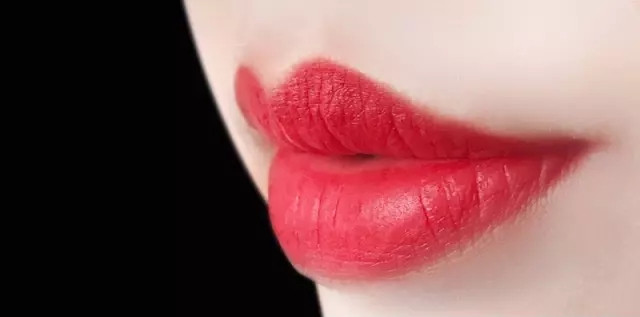 14种口红颜色对比,mac口红rubywoo和迪奥999哑光