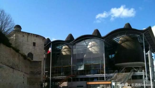 因卖假名庄酒法国前足球运动员ChristopheRobert被判刑