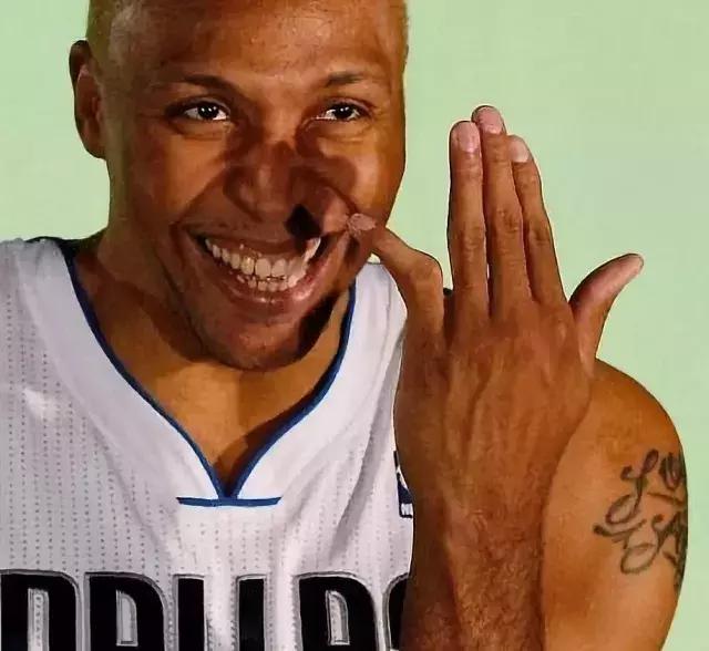 校园｜职业和业余的区别究竟有多恐怖？看看荣誉背后的这遍体鳞伤