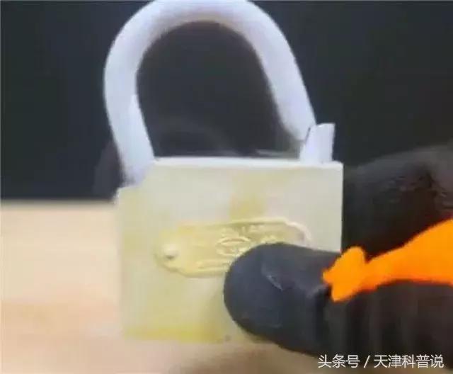 液氮泼在人脸上怎么办,作死挑战液氮泼脸