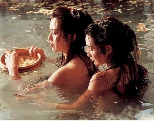 七位出浴美人，外国的、港台的、内地的，谁更娇艳动人