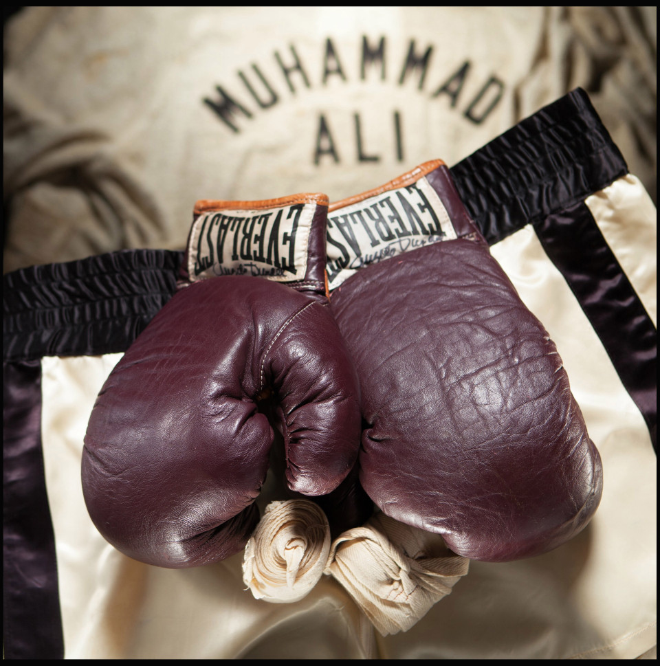 拳王阿里的东西值多少钱,阿里拳王的拳套