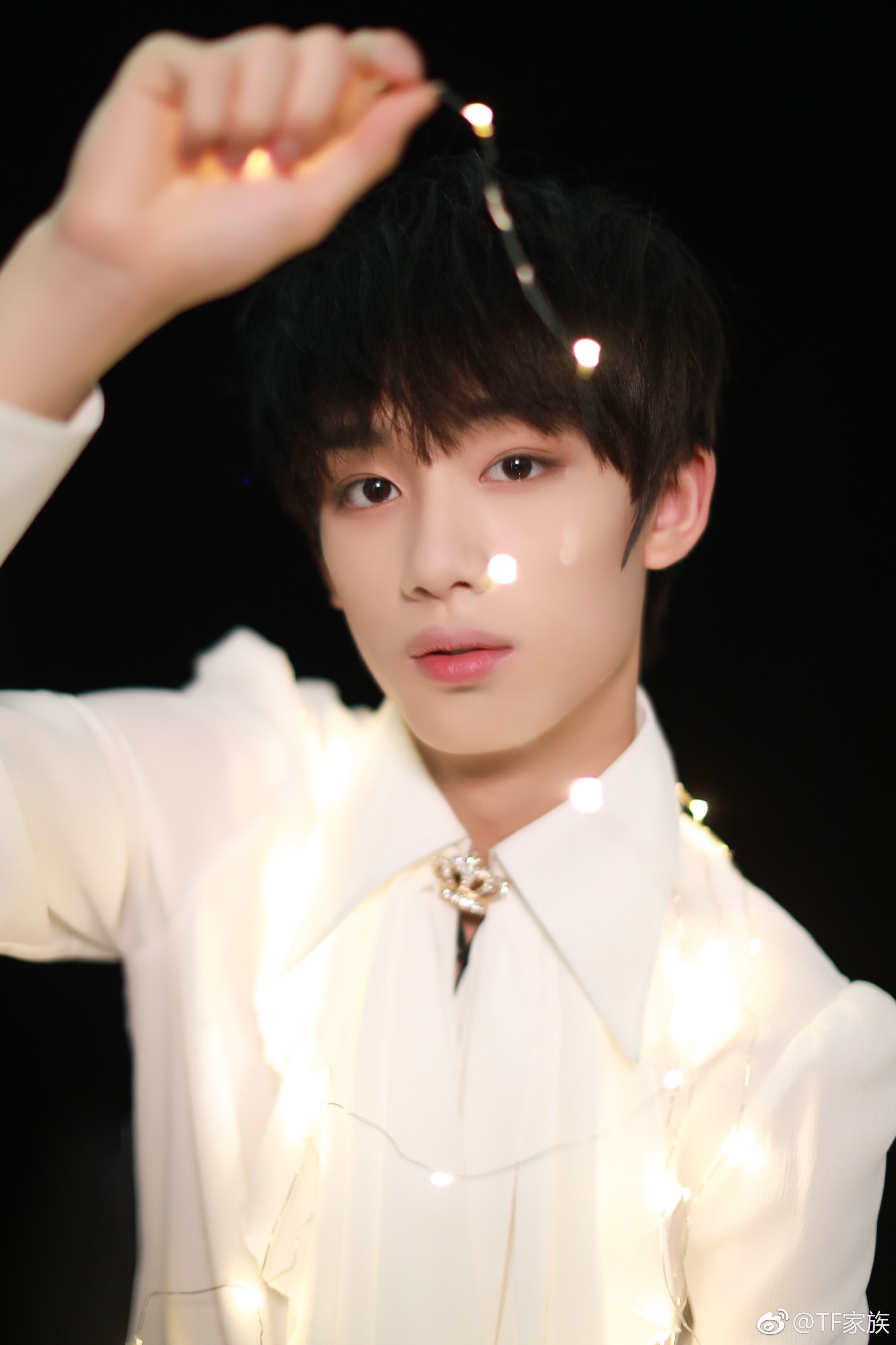 tf瀹舵棌涓変唬璇勪环鏄撶儕鍗冪幒,tfboys涓轰粈涔堝彧鏈夋槗鐑婂崈鐜哄彂灞曞ソ