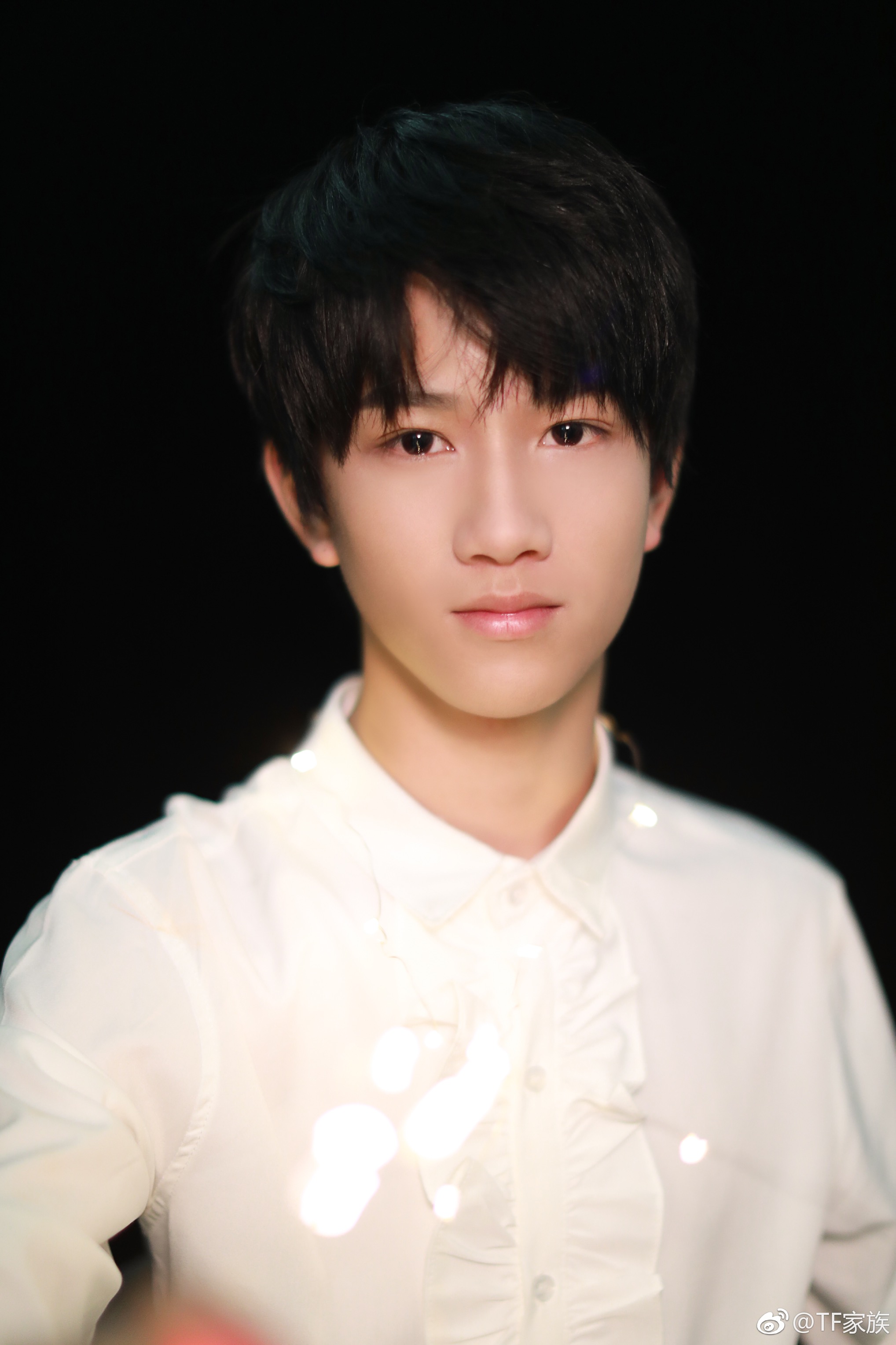 tf瀹舵棌涓変唬璇勪环鏄撶儕鍗冪幒,tfboys涓轰粈涔堝彧鏈夋槗鐑婂崈鐜哄彂灞曞ソ