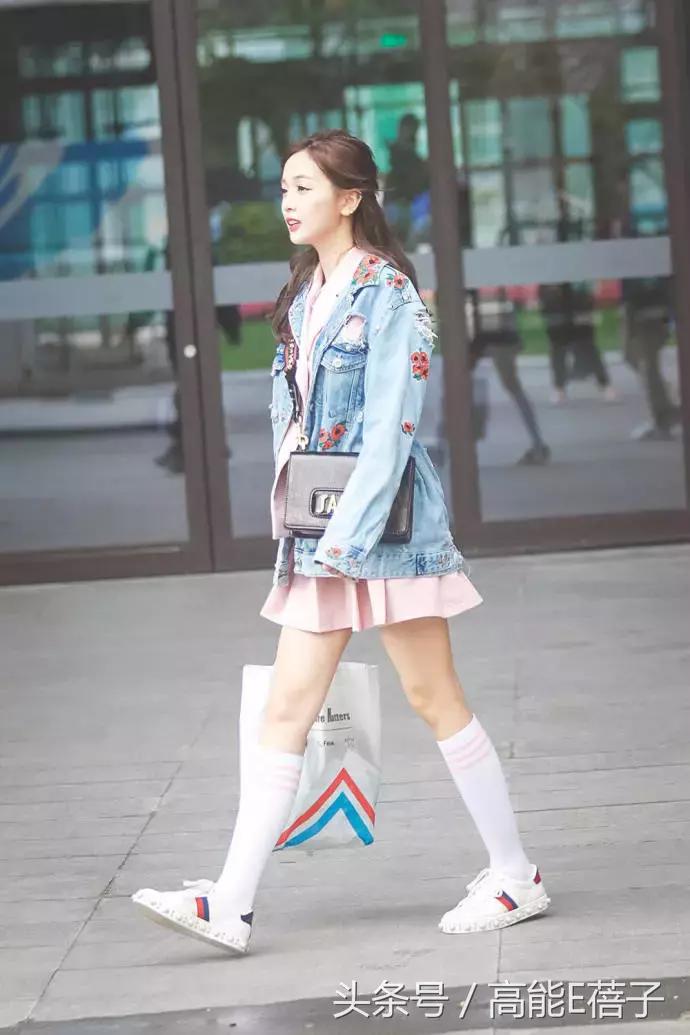 吴宣仪海南甜美穿搭,不知道怎么搭配时尚让小姐姐教你