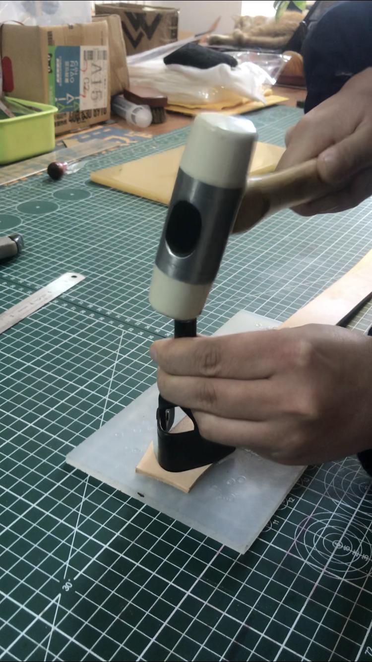 很厚的牛皮腰带制作过程,自己怎么做牛皮腰带