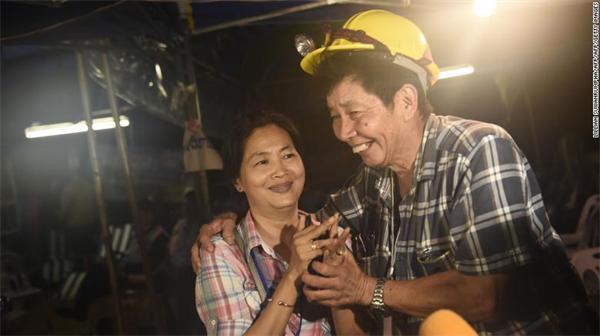 泰国失踪足球队获寻！十几国接力救援