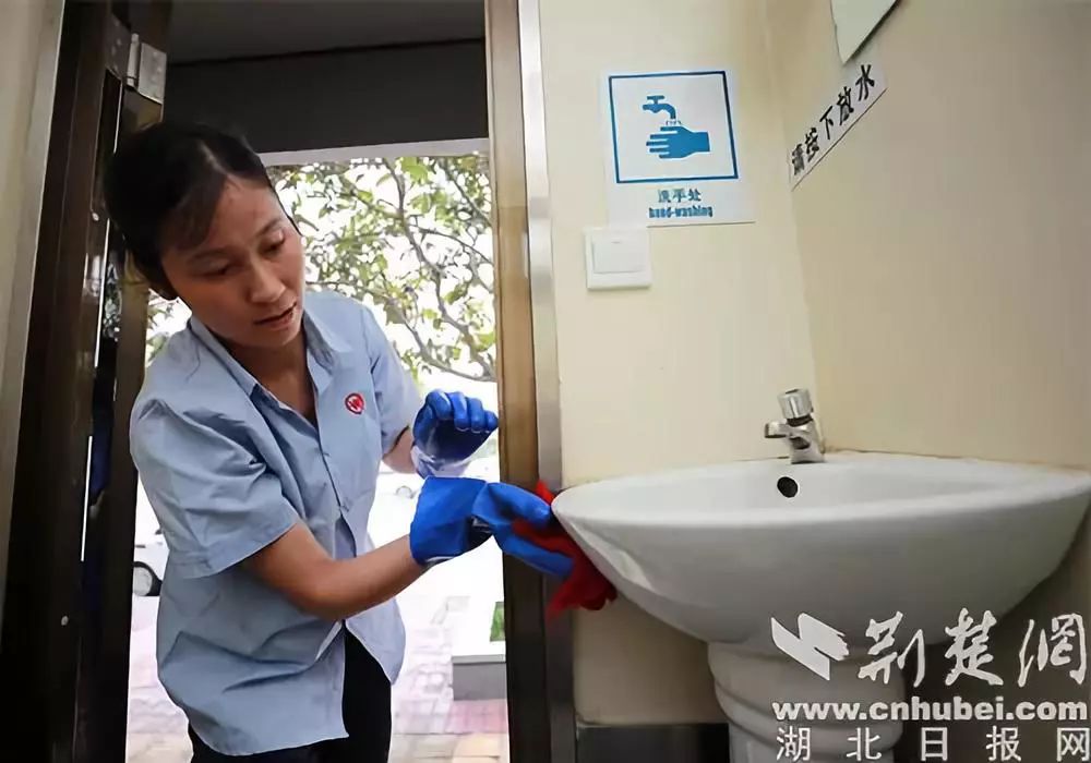 她在厕所干了十年，小“革新”达6项之多！“工作不是做给领导看”值得深思