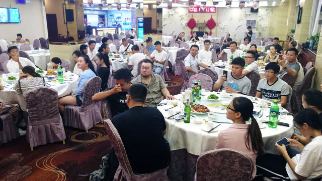 你知道吗？都市爆笑喜剧《R女郎笑传》终于杀青啦！