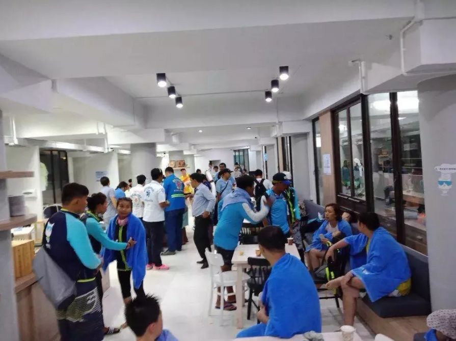 游船侧翻2人遇难,泰国普吉游船倾覆事件