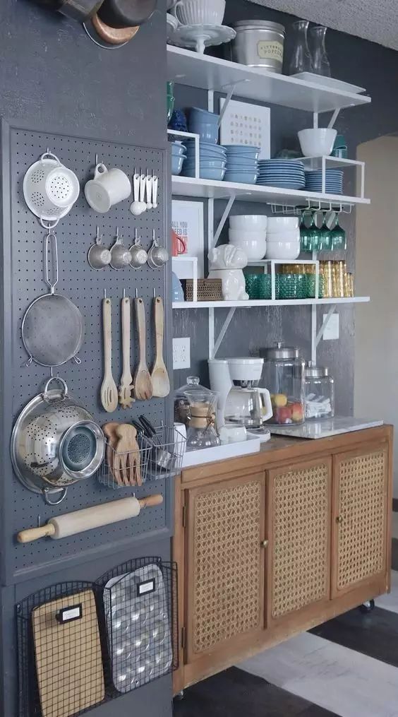 这个贵阳妹子把铁丝网挂在墙上，隔壁邻居看了都在学她