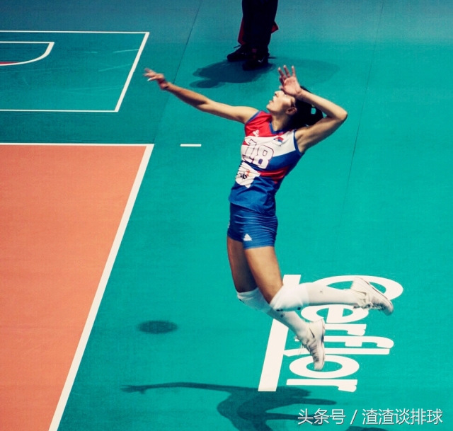 排球技术的首次进攻——发球，发球的主要类型搞不懂的看过来