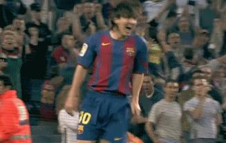 梅西踢球的那些愤怒时刻,梅西踢球就像球粘在脚上