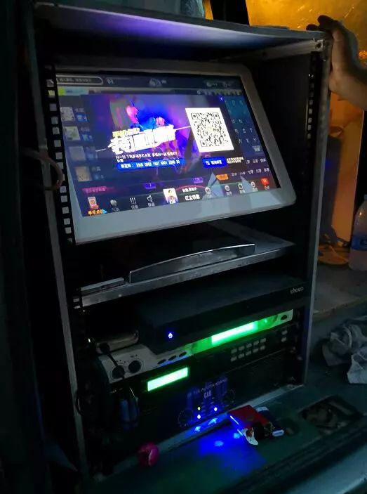 王顶堤桥下露天卡拉OK太吵了！一中心医院住院病人怒打110