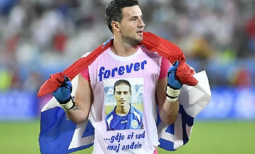 当克罗地亚门将脱下衣服，全世界为之动容……