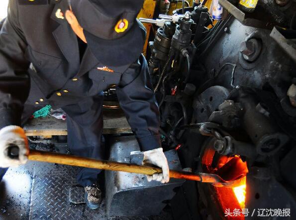 老式机车成新宠140多部影视镜头在这里取景｜辽宁名片寻访录5