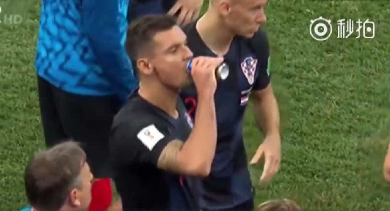 价值7万瑞士法郎的饮料！克罗地亚球员喝红牛被罚网友：该红牛出钱