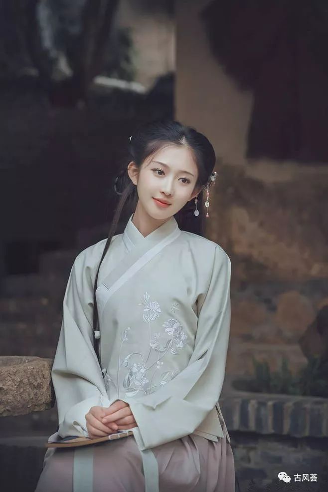汉服常见的流行的款式有哪些,样式复杂的汉服与简单的汉服