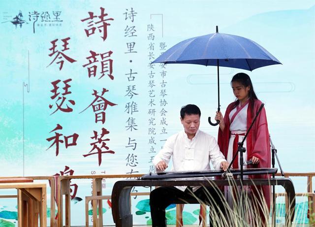 绵绵细雨中的乡村音乐会,绵绵细雨中