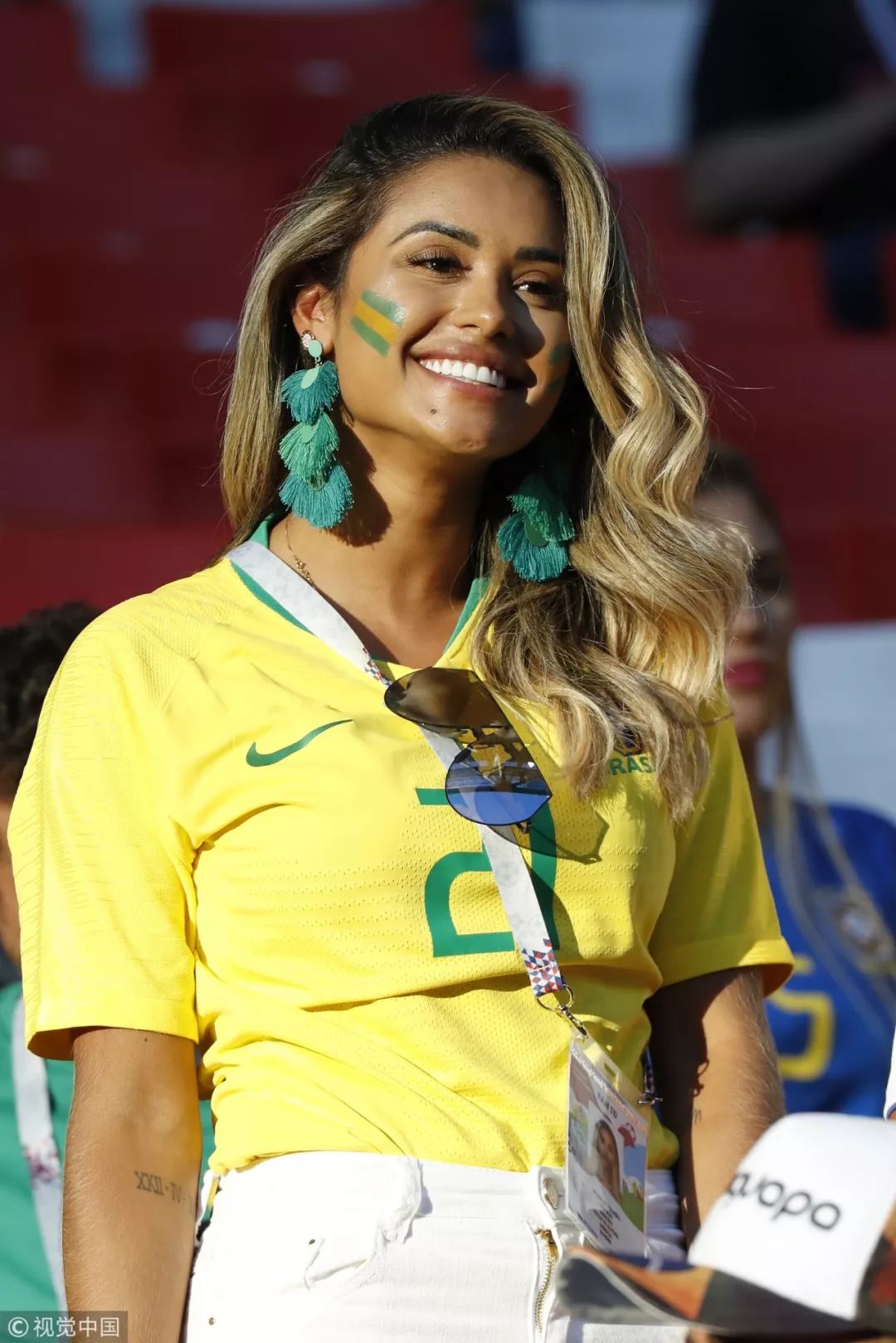 球场上如何穿球衣好看,怎样才能将球衣穿出帅气的感觉