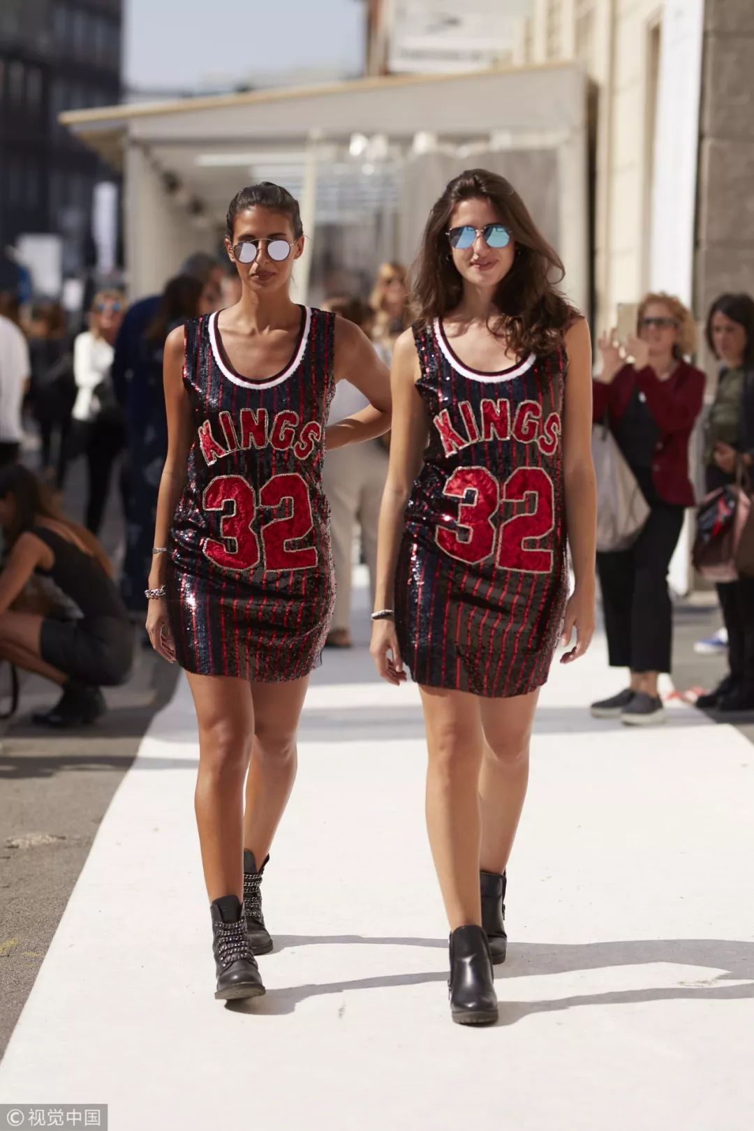 看看你们的球衣怎么穿,在夏天如何穿球衣不尴尬