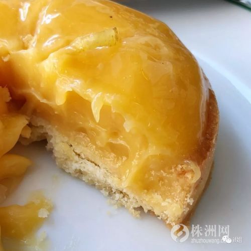 我在巴黎莎士比亚书店里，竟然找到了看手相的书