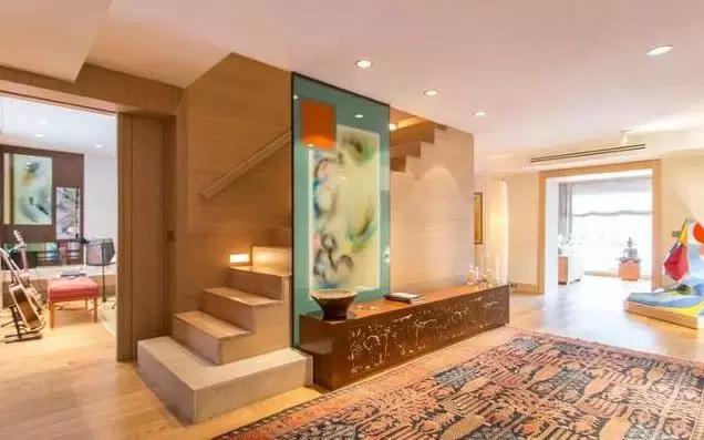 梅西c罗姆巴佩内马尔身价图,c罗内马尔梅西姆巴佩的豪宅