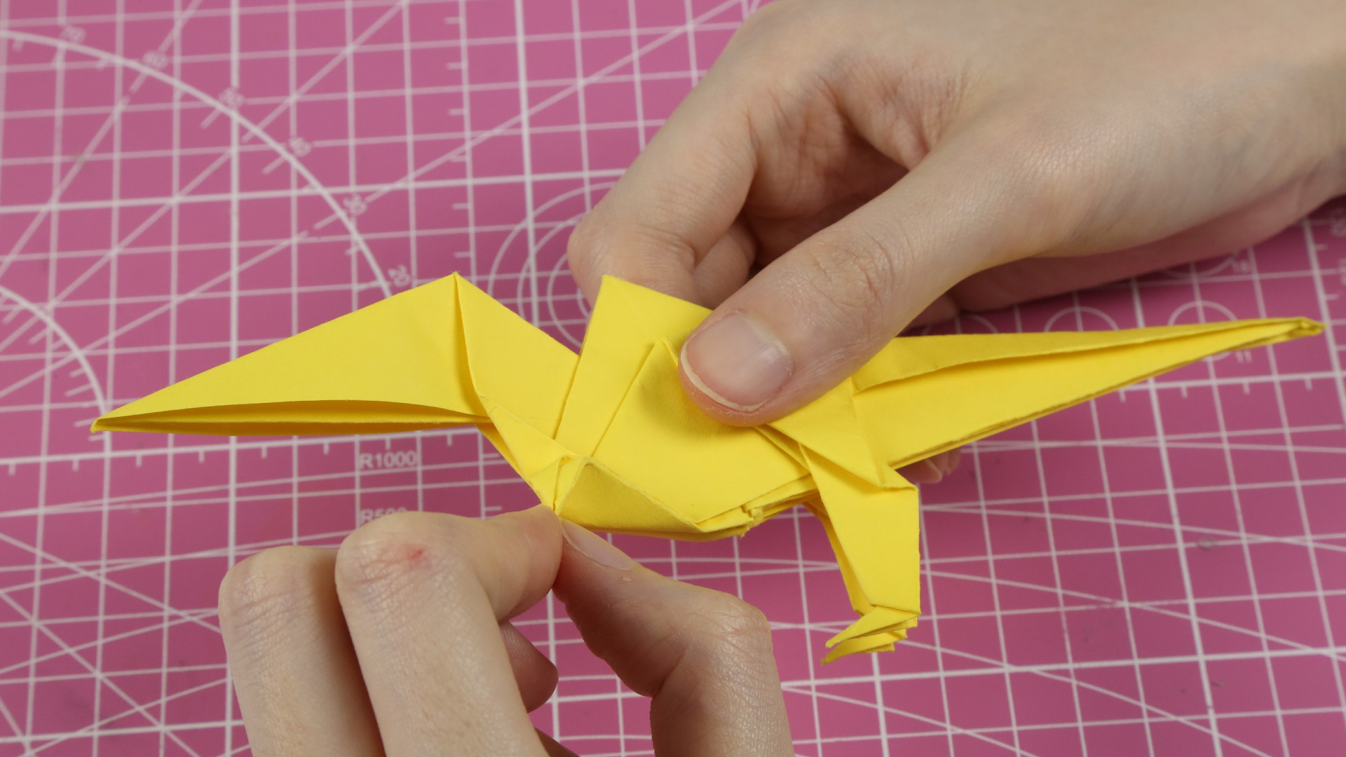 想要恐龙玩具，不用再去商场买了，姑娘教你巧用一张纸折出来