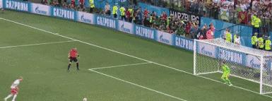 世界杯克罗地亚门将被贴脸质问,克罗地亚守门员被追