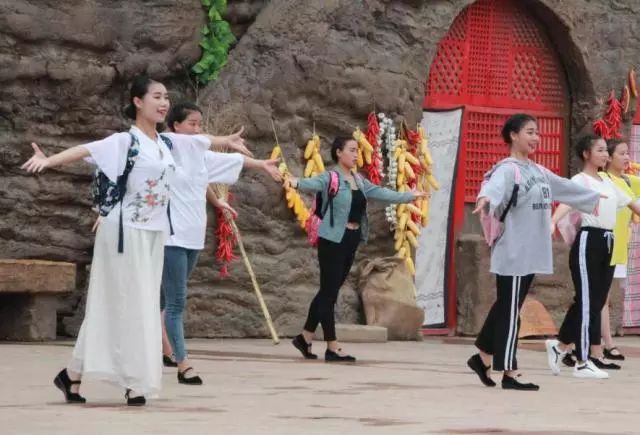 壶口古渡口小镇视频,黄河口文化艺术城集市