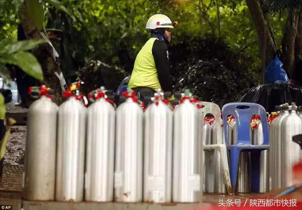 泰国足球队被困13人获救原因,泰国少年足球队被困洞穴事件3d