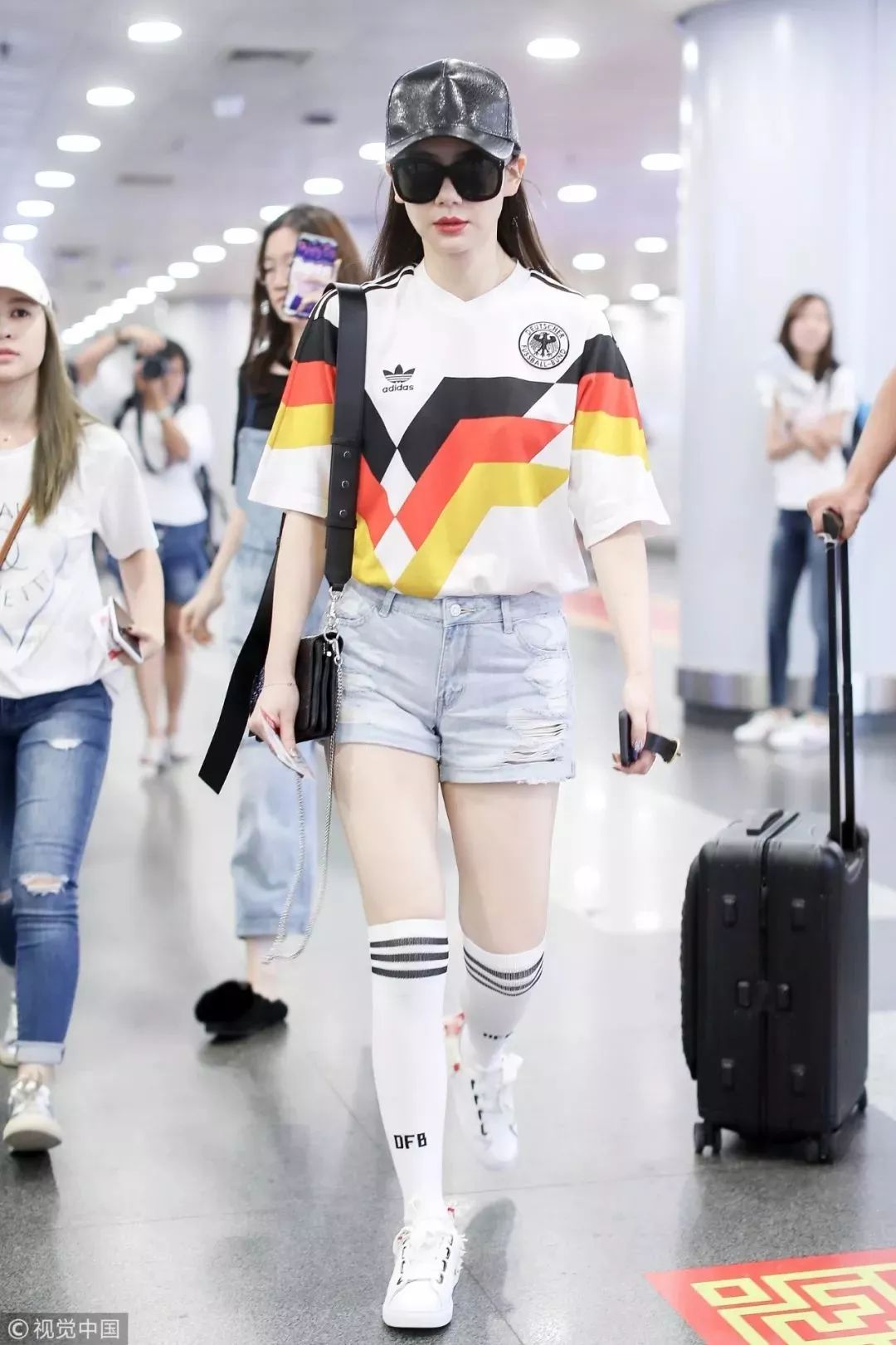 oversizetee穿搭,教你几种白tee的时尚穿法