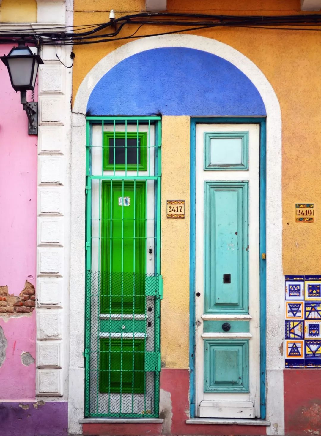 左脚北半球右脚南半球的国家,右脚在南半球左脚在北半球