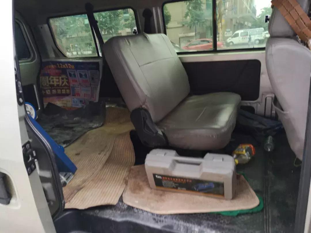 “5个单子都是拉人！”，实测成都暴雨下的货拉拉和58速运