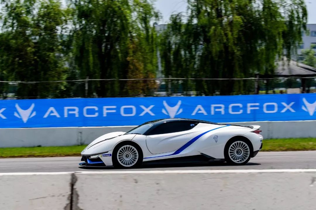 高迪之后，谁能成为西班牙的设计担当？