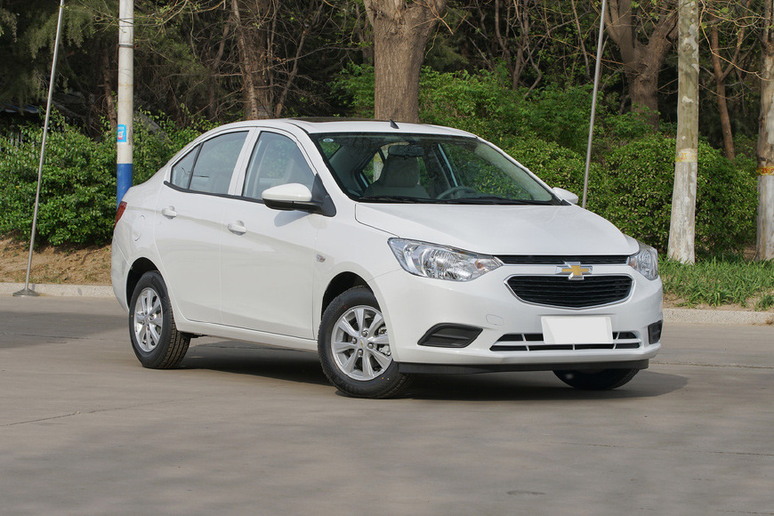 大空间5.9l低油耗的合资代步轿车,不足7万的国产轿车百公里油耗5.8l