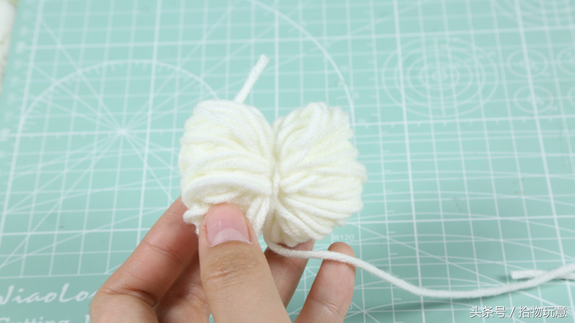 别再说没钱买发卡了，只要花点小心思，家里零碎的毛线就能帮到你