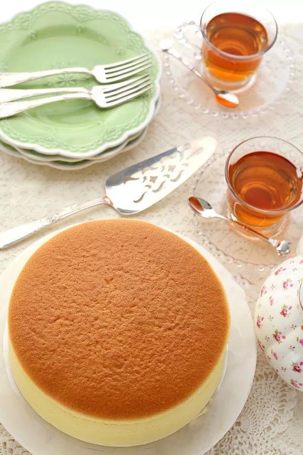 重芝士蛋糕烤完会裂开,轻乳酪芝士蛋糕开裂